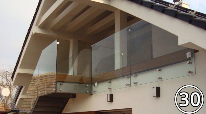 nowoczesna balustrada schodowa szklana